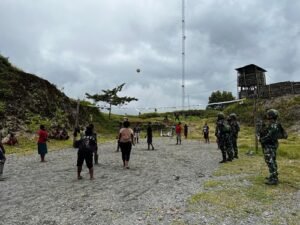 Sehat Bersama Masyarakat, Satgas Yonif 715/Mtl Gelar Olahraga Bersama Warga