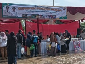 Bhabinkamtibmas Padurenan Pantau Gerakan Pangan Murah