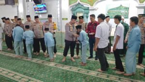 Kapolres Metro Jakarta Selatan Santuni Anak Yatim dan Gelar Doa Bersama