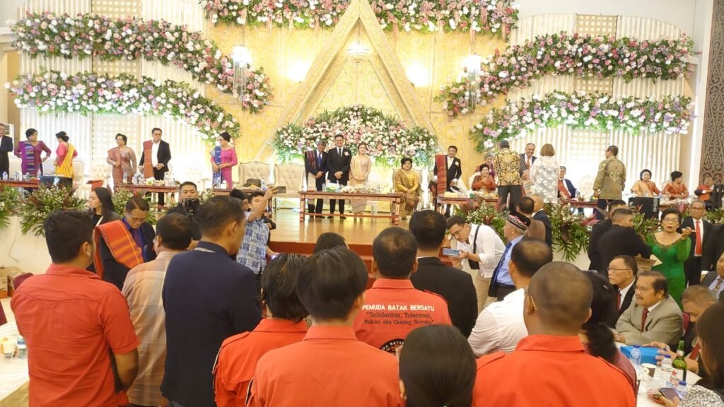 Ormas Pemuda Batak Bersatu Hadiri Pernikahan Putra Penasehat DPD Sumatera Utara Pemuda Batak Bersatu (PBB) Menghadiri Acara Pernikahan Putra Penasehat DPD Sumut