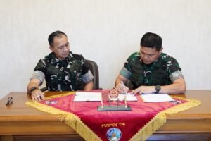 Kapuspen TNI Serahkan Jabatan Wakapuspen kepada Kolonel Osmar Silalahi