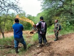 Peduli Lingkungan, TNI Bersama Warga Bancar Tuban Normalisasi Kali Sowan