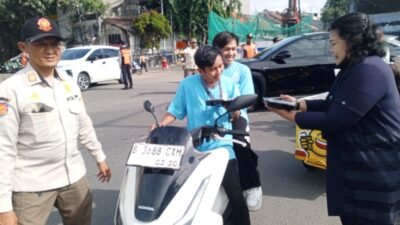 ActualNews.Id Tebar Rasa Kasih untuk Pengendara di Jakarta Barat