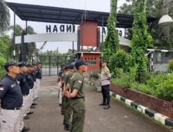 Bhabinkamtibmas Polsek Bekasi Barat Bina Satpam RW 012: Dari Baris-berbaris hingga Tugas Jaga