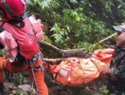 TNI AD Terjang Medan Ekstrem, Lanjutkan Operasi SAR Pesawat ATR 42