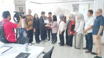Niko KiliKily Serahkan Naskah Pattimura Big Fight 2026 kepada Plt. Asdep Olahraga Profesional Kemenpora
