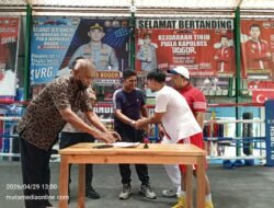 Petinju HS Boxing Camp Sunan Agung Amoragam Teken Kontrak Sabuk Emas di Pattimura International Big Fight 2026