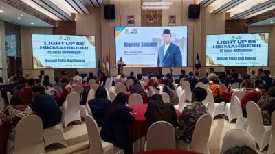 Wakil Menteri Pendidikan Tinggi, Sains, dan Teknologi Fauzan memberikan sambutan dalam perayaan HUT ke-55 HIKMAHBUDHI di Jakarta.