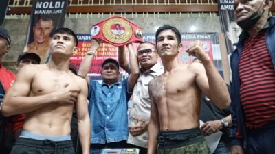 Petinju Indonesia Sunan Agung Amoragam bersiap menghadapi petinju Thailand Nattha Phong Nuchaiy Aphum pada laga kelas Super Bantam Weight Pattimura International Big Fight 2026 di Auditorium LPP TVRI Senayan, Jakarta.