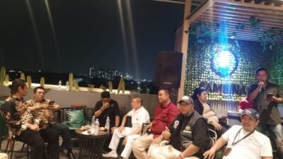 Kebersamaan para pimpinan redaksi media online dan tokoh pembina Pokja Polres Metro Jakarta Barat dalam perayaan HUT ke-3 Radarjakarta.id menjadi simbol sinergi dan soliditas insan pers.