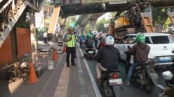 Lalu Lintas di Jalan Kapten Tendean Direkayasa Akibat Evakuasi JPO Tertabrak Truk