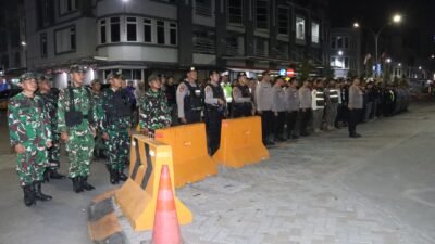 Personel TNI dan Polri mengikuti apel kesiapsiagaan pengamanan dalam rangka menjaga keamanan dan ketertiban masyarakat di Cengkareng, Sabtu (8/8/2026)