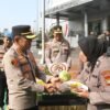 Kejutan di Tengah Apel! Kapolres Jakbar Nasriadi Rayakan Hari Jadi Polwan ke-78