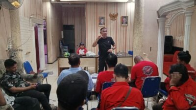 Dayan F. Siringoringo memberikan pengarahan kepada jajaran pengurus dan anggota DPD PBB DKI Jakarta terkait persiapan Muscab, pelantikan pengurus, serta pelatihan Hankam di Sekretariat PBB DKI Jakarta.