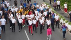 Fun Walk HUT TNI ke-81, Pangdam Jaya dan Ribuan Peserta Jalan Bersama dari Senayan ke Monas