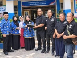 Usai Sukses Gelar Edukasi, PWI Pokja Kepolisian Jakbar Sambangi SDN 03 Kalideres