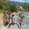 Patroli Humanis Satgas Damai Cartenz di Puncak Jaya, Warga: Kami Merasa Lebih Aman