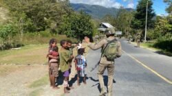 Patroli Humanis Satgas Damai Cartenz di Puncak Jaya, Warga: Kami Merasa Lebih Aman