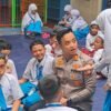 Polisi Masuk Sekolah! Kapolsek Tambora Tanamkan Disiplin dan Kesadaran Hukum kepada Siswa SD