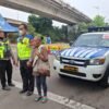Kehabisan Ongkos Saat Cari Keluarga, Ibu Wati dari Brebes Dibantu Satlantas