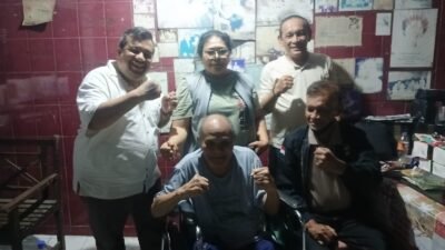 Meski tidak lagi berada di atas ring, Marasal Hutabarat tetap mengikuti perkembangan tinju profesional Indonesia diatas kursi rodanya