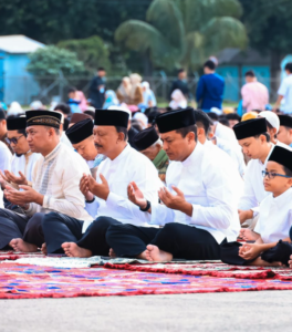 Kasau dan PIA Ardhya Garini Laksanakan Salat Id di Lanud Halim