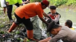 TNI Polri G​otong Royong Normalisasi Drainase Pascabanjir Cikarang​