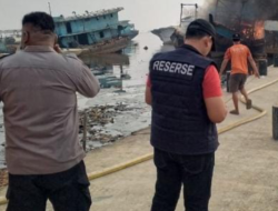 Tiga Kapal Dilalap Api di Pelabuhan Kaliadem Muara Angke, Polisi Pastikan Tak Ada Korban Jiwa