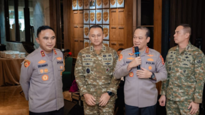 Kapolda Metro Jaya Komjen Pol Asep Edi Suheri bersama Wakapolda Metro Jaya menghadiri Syukuran HUT ke-81 TNI di Makodam Jaya