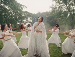 Yura Yunita Rilis “Pertiwi”, Lagu tentang Keberanian Bersuara Saat Tangan Masih Gemetar